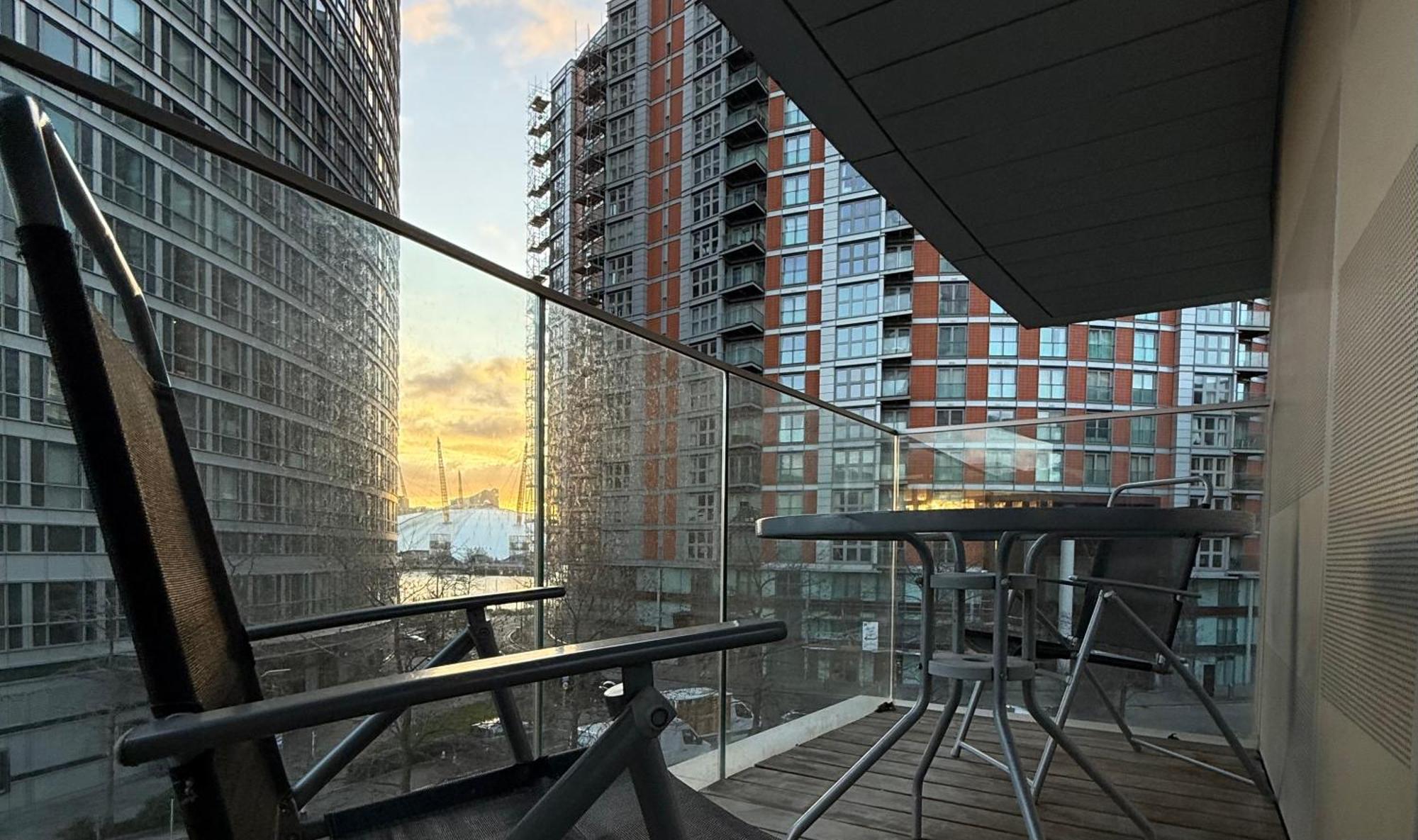 Luxury Modern 2 Bed Flat With Balcony And City View - Canary Wharf City Center 런던 외부 사진