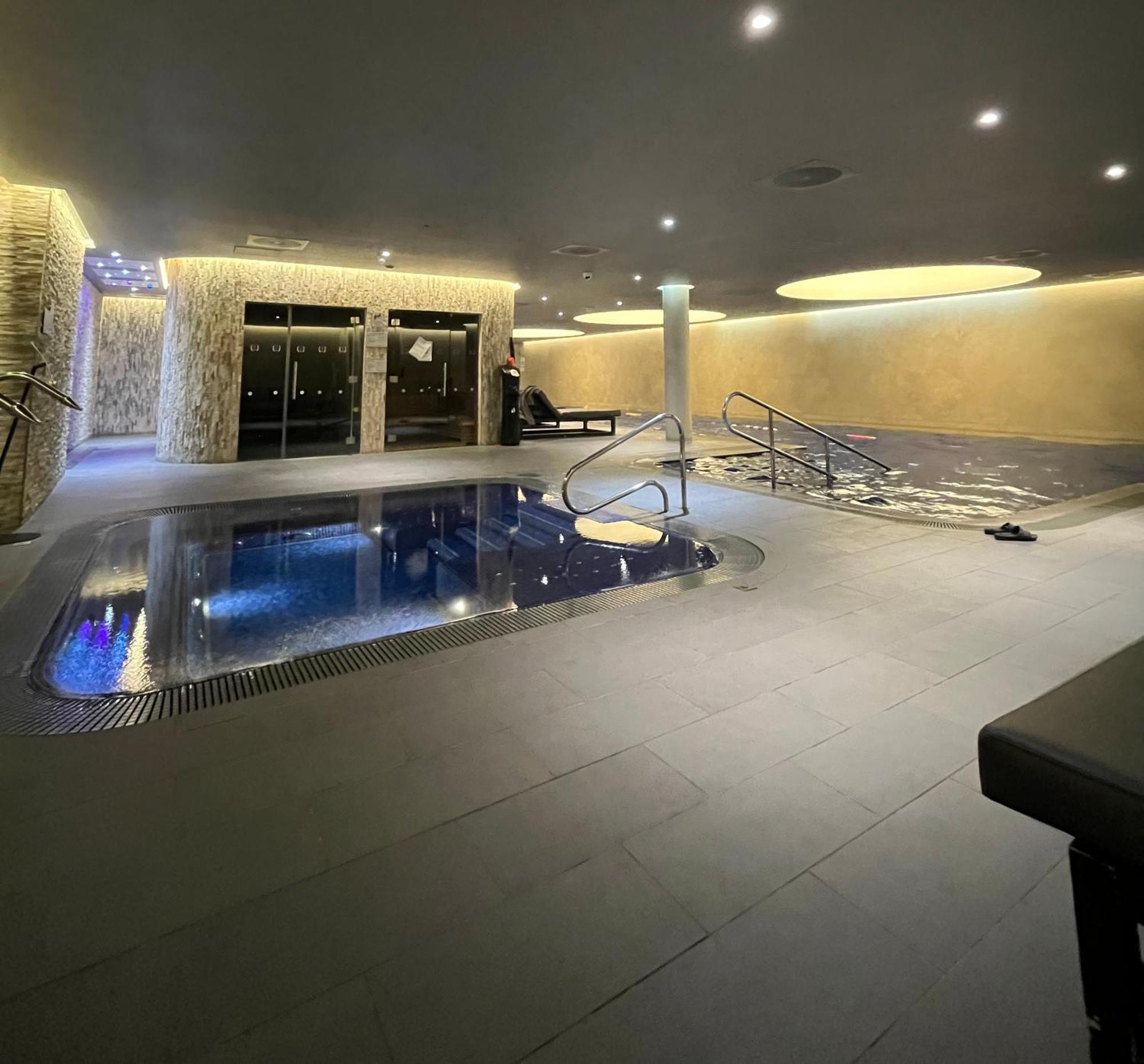 Luxury Modern 2 Bed Flat With Balcony And City View - Canary Wharf City Center 런던 외부 사진