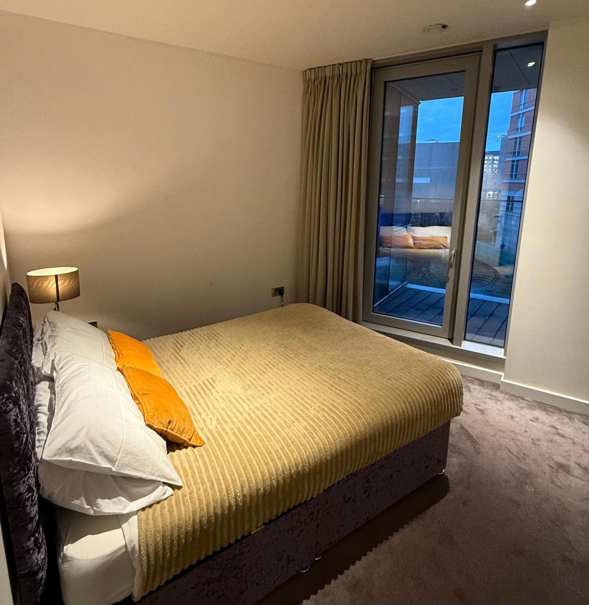 Luxury Modern 2 Bed Flat With Balcony And City View - Canary Wharf City Center 런던 외부 사진
